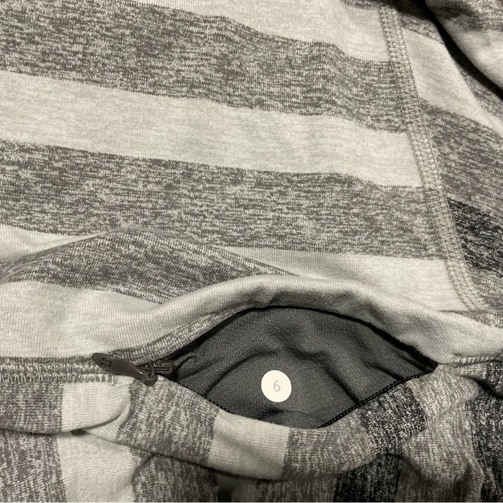 LULULEMON RACE YOUR PACE LONG SLEEVE MARSHMALLOW STRIPE SLATE YOGA DANCE EUC 6 - Picture 11 of 11